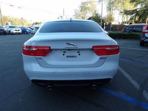 Used 2017 Jaguar XE Prestige image 12