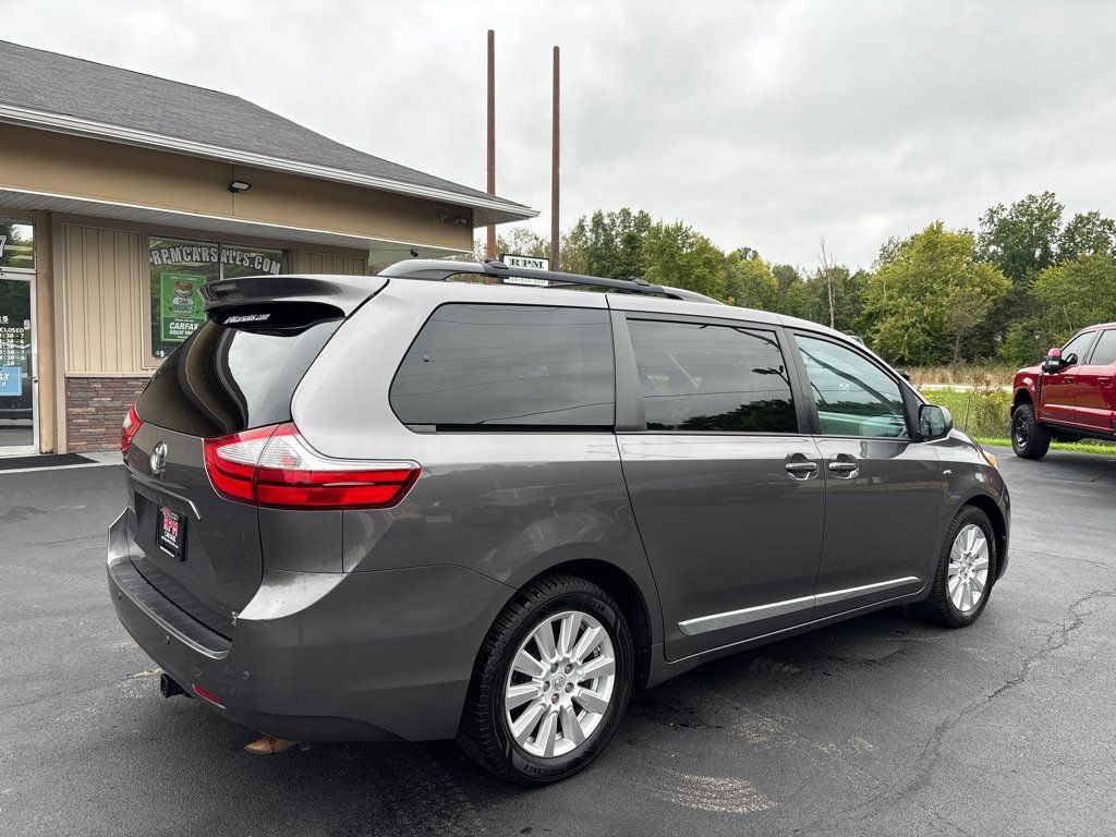 Used 2017 Toyota Sienna XLE Premium AWD/4WD image 7
