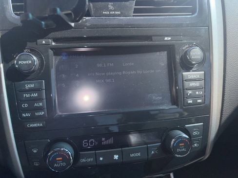 Used 2015 Nissan Altima 2.5 SL w/ Technology Package FWD image 4
