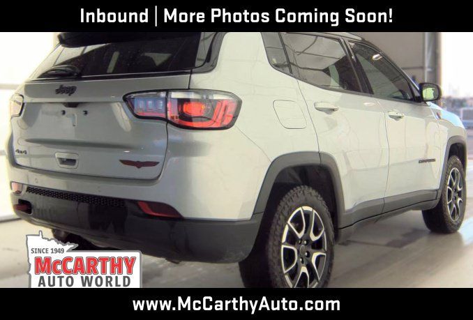 Used 2025 Jeep Compass Trailhawk AWD/4WD image 8