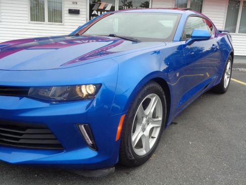 Used 2017 Chevrolet Camaro LT RWD image 18