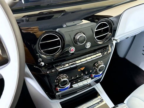 Used 2024 Rolls-Royce Phantom Sedan image 23