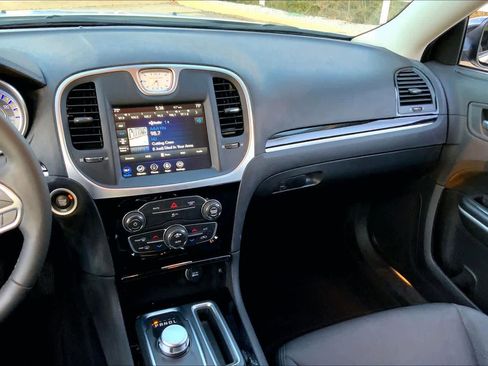 Used 2023 Chrysler 300 Touring w/ Sport Appearance Package image 7