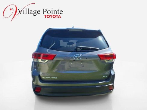 Used 2017 Toyota Highlander XLE FWD image 3