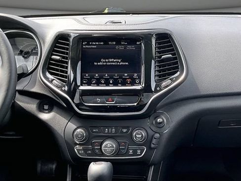 Used 2019 Jeep Cherokee Limited AWD/4WD image 9