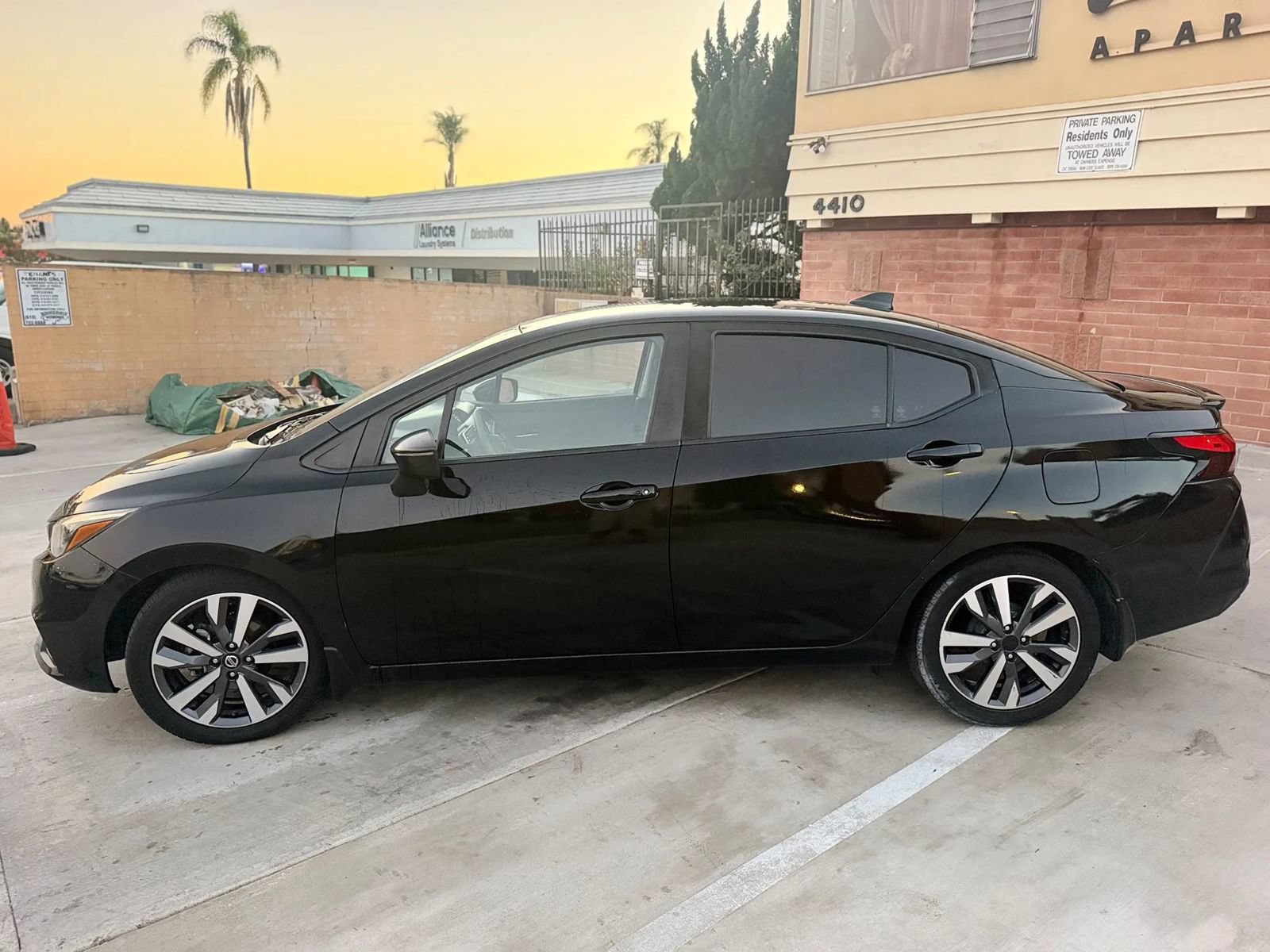 Used 2020 Nissan Versa SR FWD image 6