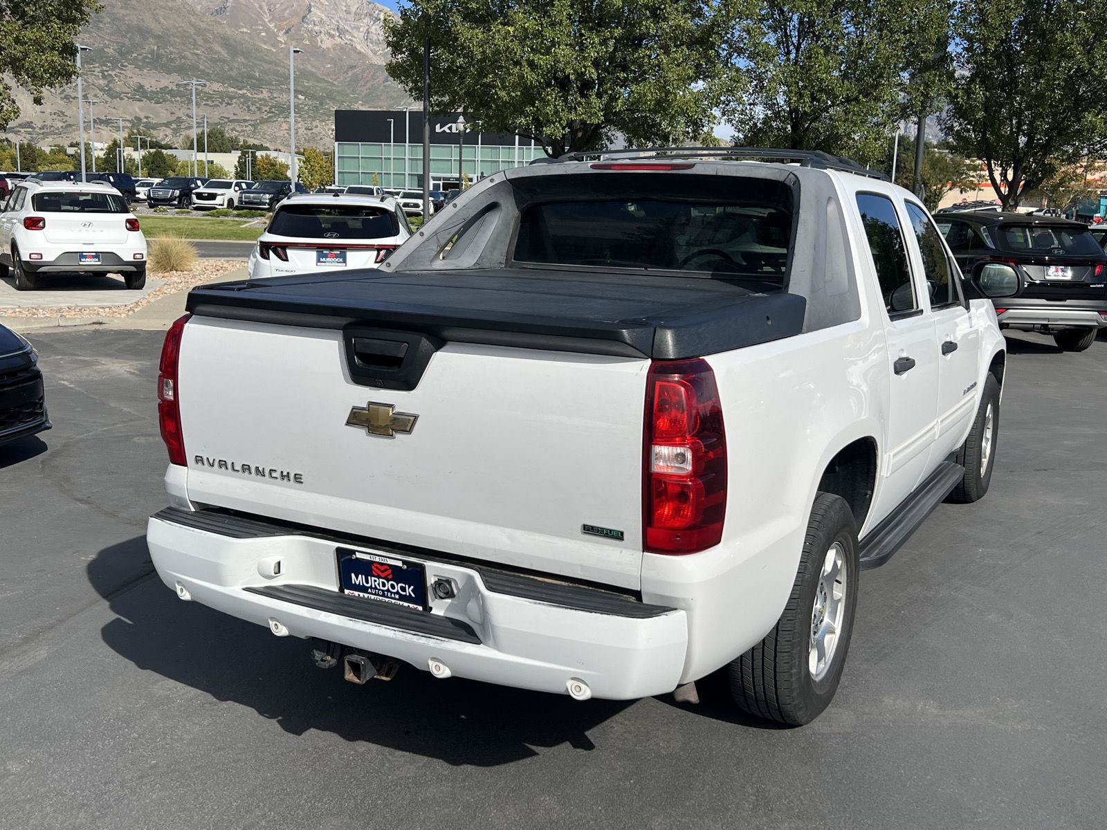 Used 2011 Chevrolet Avalanche LS AWD/4WD image 14