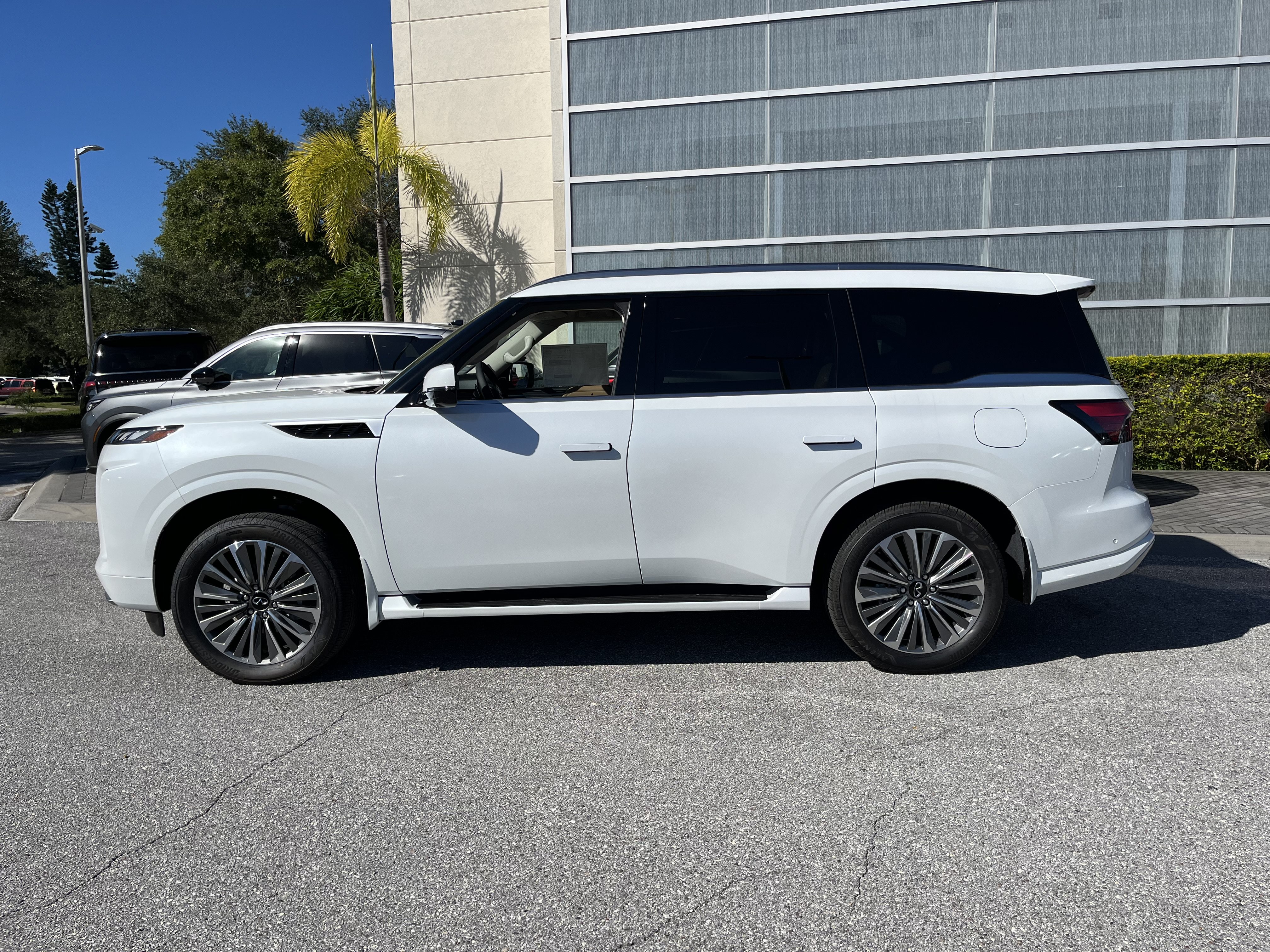 New 2027 INFINITI QX80 Luxe w/ Cargo Package RWD image 2