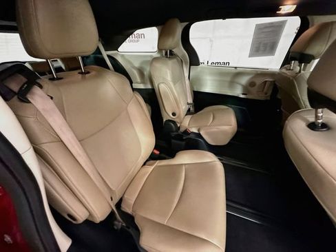 Used 2022 Toyota Sienna XLE FWD image 27