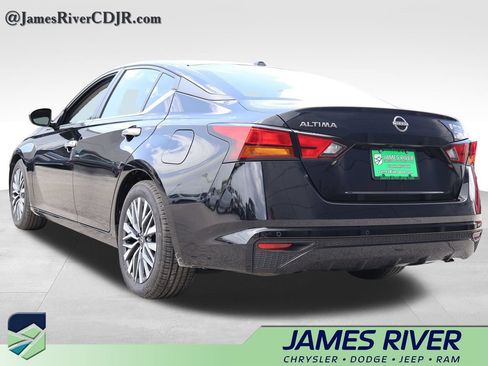 Used 2025 Nissan Altima 2.5 SV FWD image 3