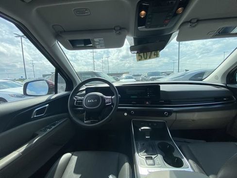 Used 2026 Kia Carnival FWD image 5