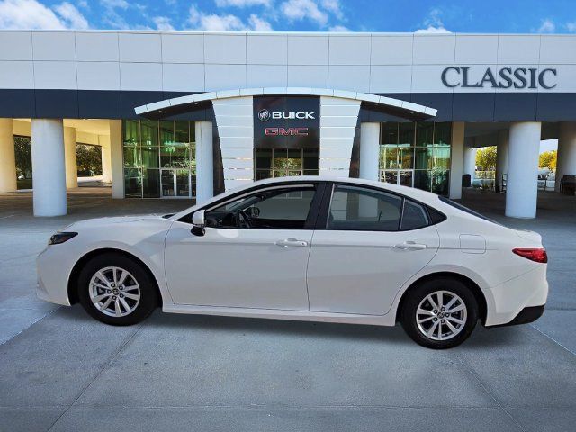Used 2025 Toyota Camry LE FWD image 5