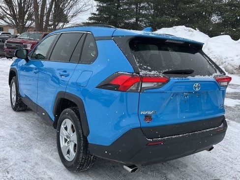 Used 2021 Toyota RAV4 XLE image 3
