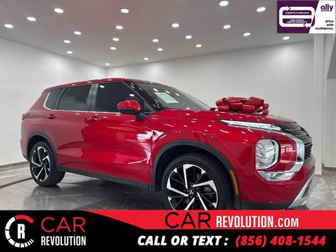 Used 2024 Mitsubishi Outlander SE image 1