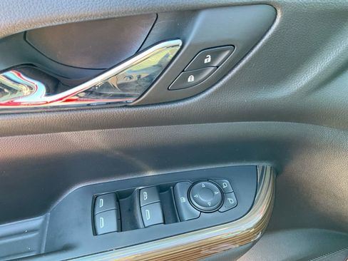 Used 2023 GMC Acadia SLE w/ Driver Convenience Package image 29