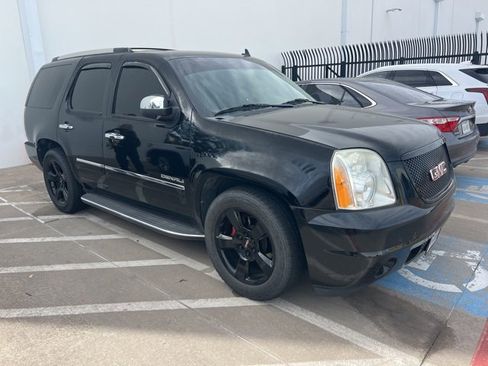 Used 2013 GMC Yukon Denali image 2