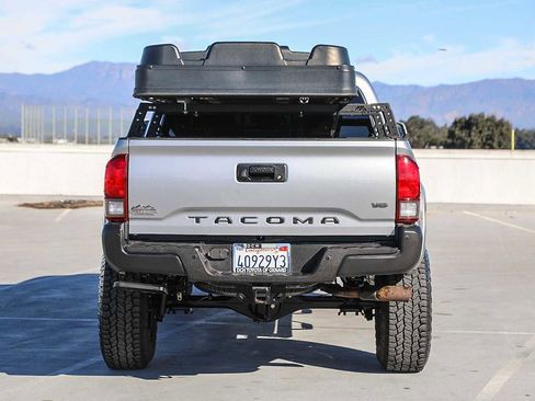 Used 2019 Toyota Tacoma TRD Sport image 6