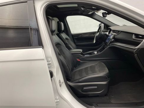 Certified 2021 Jeep Grand Cherokee L Laredo AWD/4WD image 24