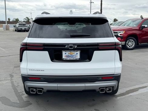 New 2026 Chevrolet Traverse LT w/ Sun and Wheel Package FWD image 4