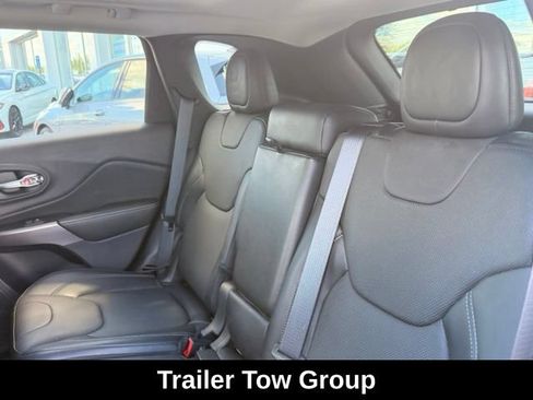 Used 2019 Jeep Cherokee Limited w/ Luxury Group AWD/4WD image 5