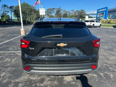 Used 2025 Chevrolet Trax LT FWD image 6