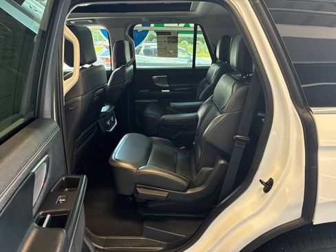 Used 2025 Ford Expedition Platinum AWD/4WD image 20