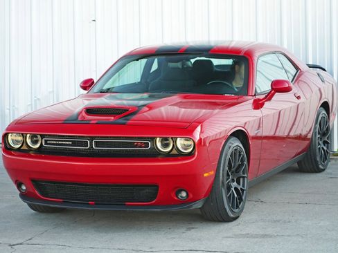 Used 2015 Dodge Challenger R/T w/ Quick Order Package 22B R/T image 35