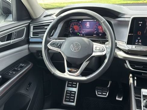 Used 2025 Volkswagen Atlas Peak Edition SE AWD/4WD image 23