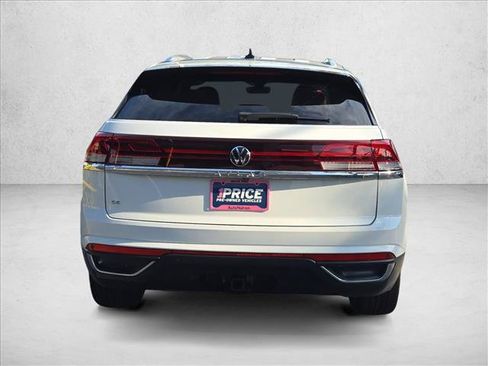 Used 2024 Volkswagen Atlas Cross Sport SE FWD image 7