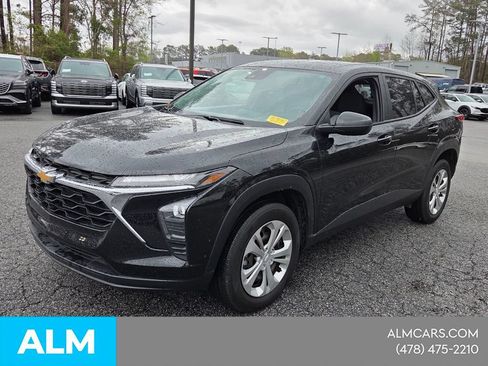 Used 2024 Chevrolet Trax LS FWD image 3