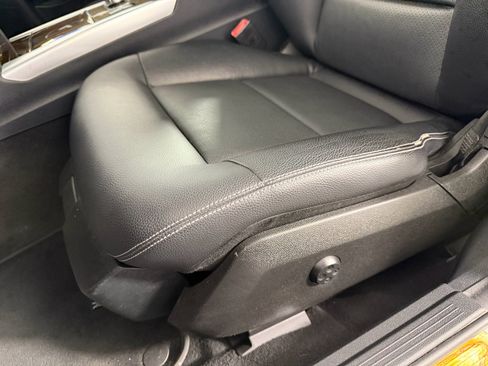 Used 2014 Mercedes-Benz E 350 Luxury image 16