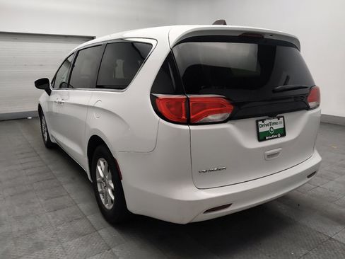Used 2023 Chrysler Voyager LX FWD image 5