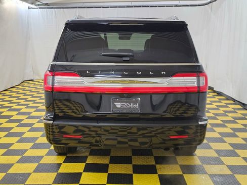 Used 2019 Lincoln Navigator Reserve image 4