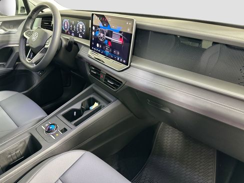 New 2026 Volkswagen Tiguan SE image 27