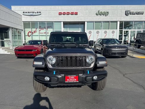 Used 2024 Jeep Wrangler Unlimited w/ Convenience Group AWD/4WD image 2