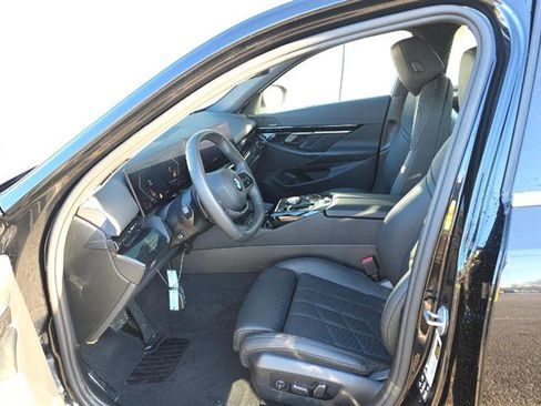 Used 2025 BMW 530i xDrive w/ Premium Package image 8