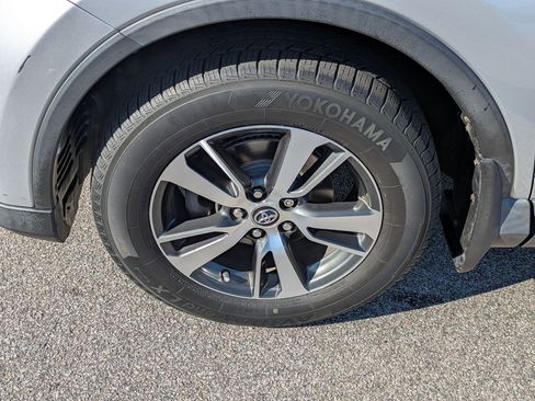 Used 2017 Toyota RAV4 XLE image 10