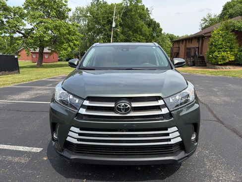 Used 2019 Toyota Highlander Limited Platinum AWD/4WD image 2
