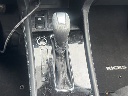 Used 2024 Nissan Kicks SV w/ Exterior Package image 6