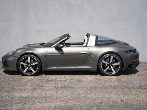 Used 2022 Porsche 911 Targa 4S AWD/4WD image 2