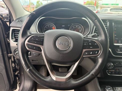 Used 2019 Jeep Cherokee Limited w/ Luxury Group AWD/4WD image 18