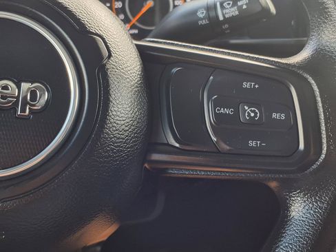 Used 2025 Jeep Gladiator Sport AWD/4WD image 19