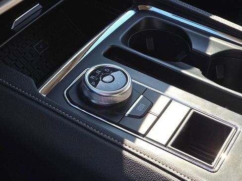 Used 2024 Ford Expedition Max XLT image 24