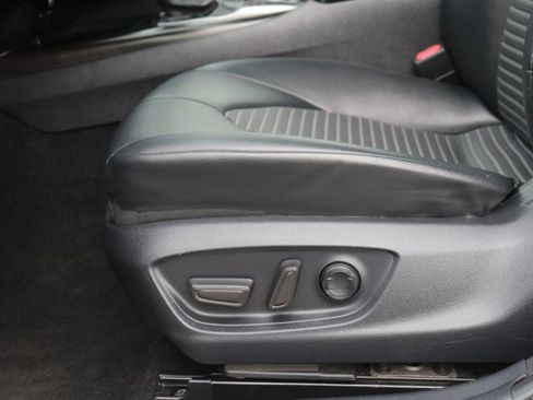 Used 2023 Toyota Camry SE image 9