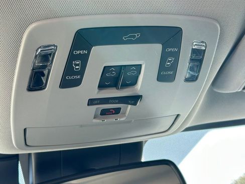 Used 2025 Toyota Sienna XLE image 20