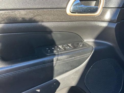 Used 2017 Jeep Grand Cherokee Laredo w/ Quick Order Package 2BE image 42