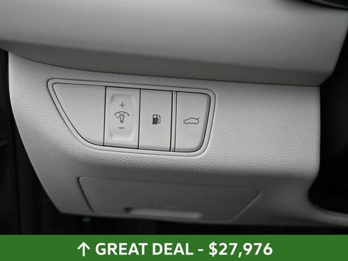 Used 2024 Genesis G70 2.5T image 22