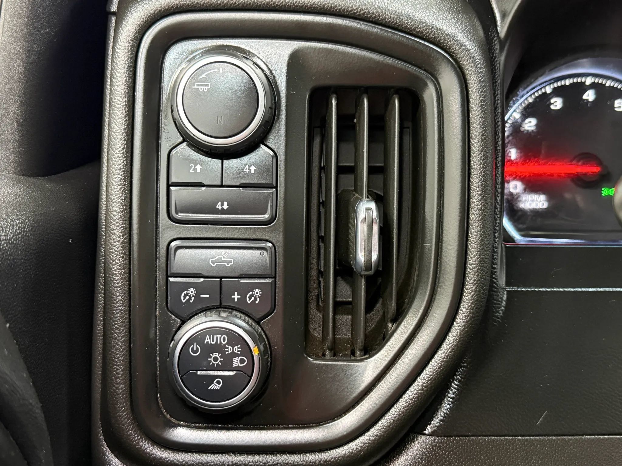 Used 2021 Chevrolet Silverado 2500 Custom w/ Custom Value Package AWD/4WD image 25
