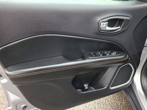 Used 2018 Jeep Compass Limited w/ Navigation Group image 23