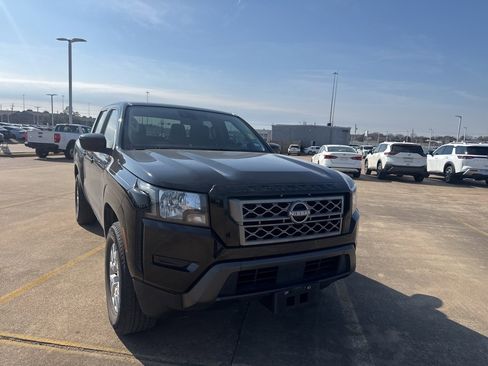 Certified 2022 Nissan Frontier SV w/ Technology Package image 2
